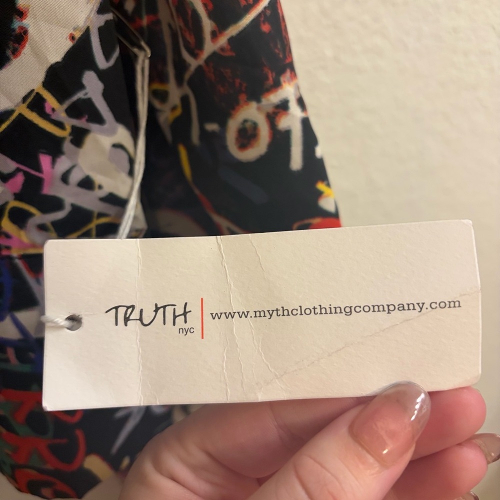 TRUTH NYC Graffiti Print Cropped Blouse Top Long Sleeve Streetwear Size L NWT - Picture 5 of 7